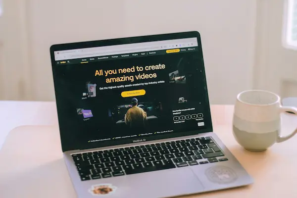 Qué debe incluir una página web profesional