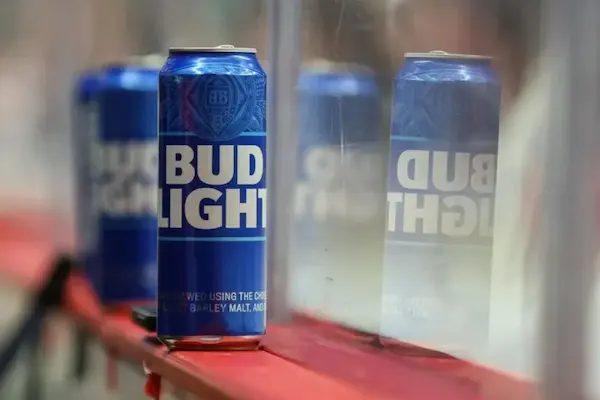 Crisis de marca ejemplos Bud Light y la reacción del público